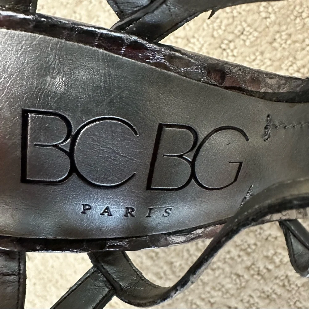BCBG New Without Box Strappy Platform Snake Pattern Silver Heels Size 5.5! - Picture 5 of 9
